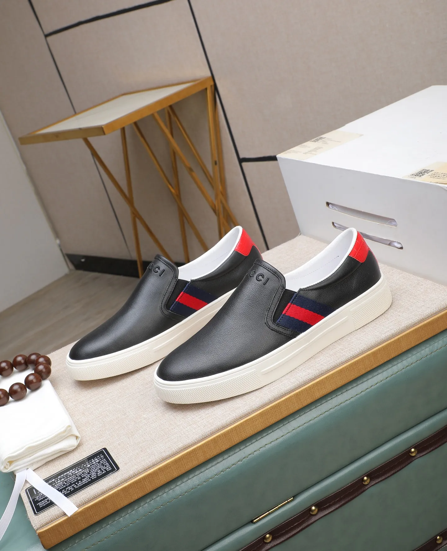 Men's shoes 💰460 GUCCI🔍🔍The latest models are on sale at the same time at the counter. Original calfskin imported from Italy, genuine leather lining, (high-end, extravagant, and classy) with exquisite workmanship. Soles: Original soles specially provided by the original factory. ⚠Exclusive double-layer movable molded soles are super comfortable⚠. Photos of the real thing🎬The real thing is even better🔍🔍"High quality·Follow the order" Code number 38-44